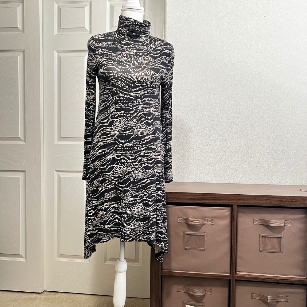 Maeve Anthropologie Black White Abstract Print Turtleneck Handkerchief Hem Dress